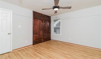 808 Timberfield Dr, Ballwin, MO 63021