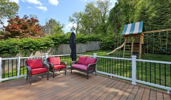 1 Parkwood Terrace Dr, Danbury, CT 06811