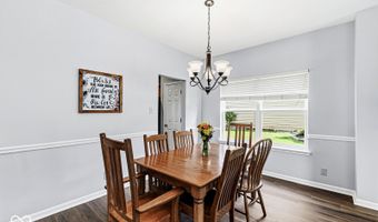 414 Winterwood Dr, Avon, IN 46123