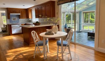 79 Bayberry Ln, Barnstable, MA 02630