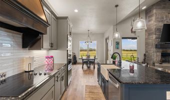 170 Rolling Hills Blvd, Alvord, TX 76225