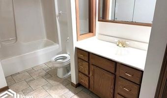 28 Schutter Cir, Algona, IA 50511