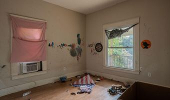 517 W 3rd St, Anderson, MO 64831