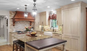 326 Greentree Ln NE, Ada, MI 49301