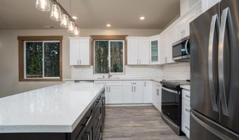 311 E Lakeland Dr, Allyn, WA 98524