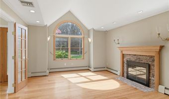 46 Timberland Dr, Lincoln, RI 02865