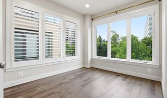 6924 ROCKLEDGE Dr, Bethesda, MD 20817