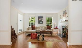 215 Watch Hill Dr, East Greenwich, RI 02818