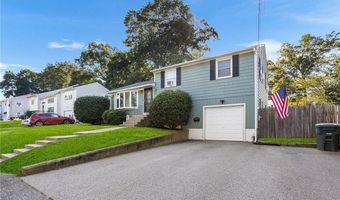 62 Pembroke Ln, Coventry, RI 02816