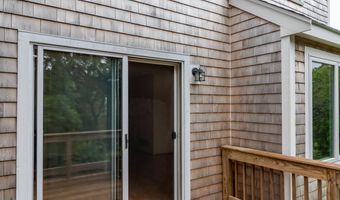 17 Harbor Hill Dr, Bourne, MA 02532