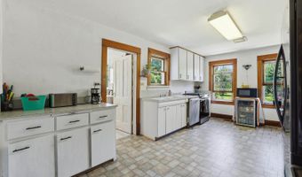 338 N Main St, Amherst, WI 54406