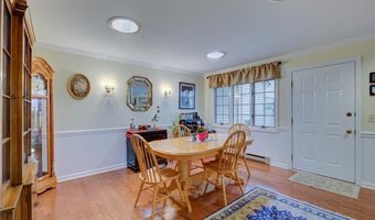 123 Pine Glen Dr, East Greenwich, RI 02818