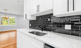 222 Briarwood Ct, Albany, NY 12203