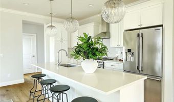 20 Kettle Point Ave, East Providence, RI 02914