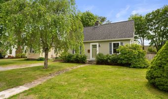 8 Maple Ave, Clinton, CT 06413