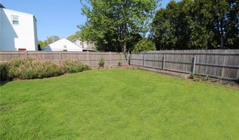 28 W Narragansett Ave, Newport, RI 02840