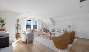 14 Kay Blvd, Middletown, RI 02842