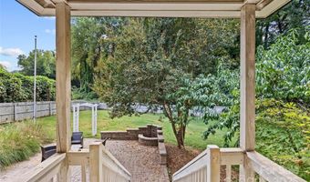 2538 Arnold Dr E, Charlotte, NC 28205