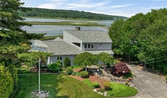 96 Starr Dr, Narragansett, RI 02882