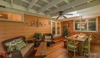 24 Woodcrest Rd, Asheville, NC 28804
