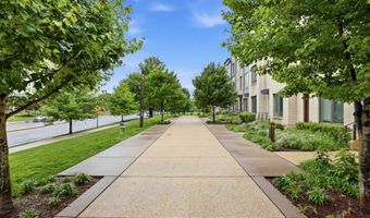6924 ROCKLEDGE Dr, Bethesda, MD 20817