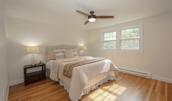 9 Northfield Rd, Amherst, NH 03031