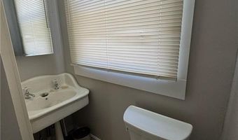 44 Crest St, Middletown, RI 02842