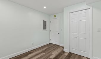 38 Newbury St, Auburn, ME 04210