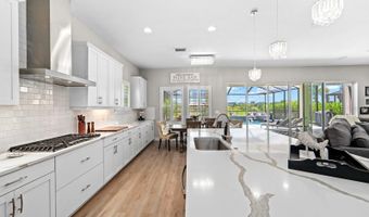 7631 PARADISO Dr, Apollo Beach, FL 33572