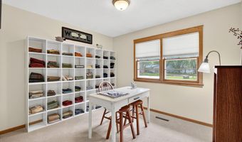 1323 Scott Cir, Ames, IA 50014