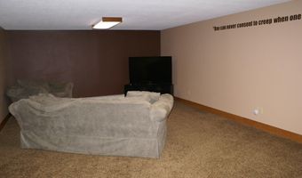 102 Linda Ln, Aberdeen, SD 57401