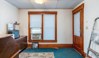 607 6th St, Ames, IA 50010