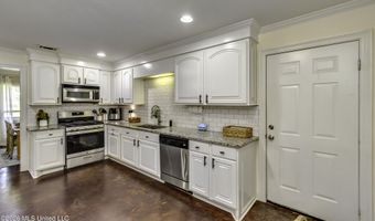 128 W Pinebrook Dr, Brandon, MS 39047