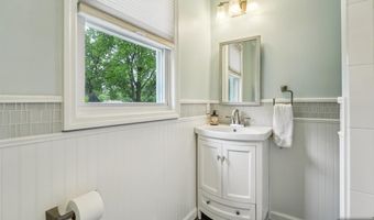 34 Carlisle St, Bergenfield, NJ 07621