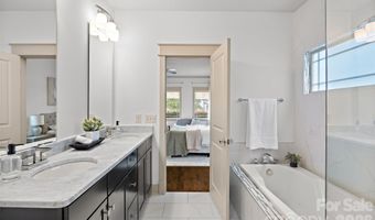 2530 Bay St, Charlotte, NC 28205