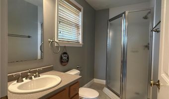 8 Linden St, Bristol, RI 02809