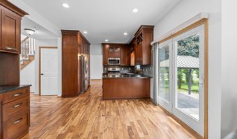 2904 Bayberry Rd, Ames, IA 50014