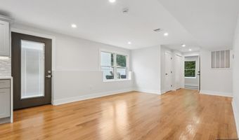14 Redwood St, Bergenfield, NJ 07621