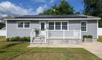422 Maple Dr, Belford, NJ 07718