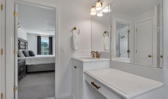 6 Fleuette Dr, Bellingham, MA 02019