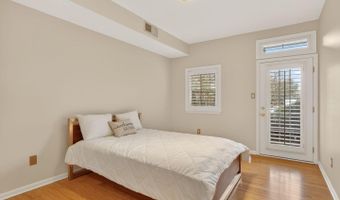 6944 ELLINGHAM Cir #A, Alexandria, VA 22315