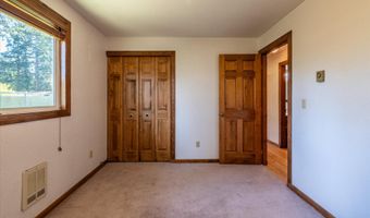 1135 1ST St NE, Bandon, OR 97411
