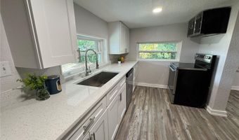 620 OAK St, Auburndale, FL 33823