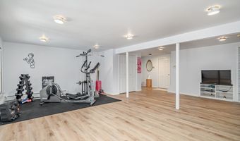 20 Laura Dr, Danbury, CT 06811