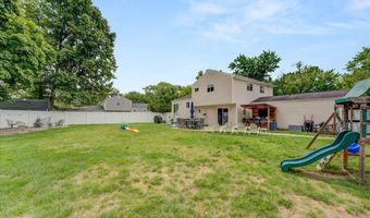 537 Roxbury Rd, Belford, NJ 07718