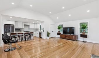 9 Country Pkwy, North Providence, RI 02911