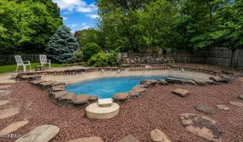 210 Church St, Belford, NJ 07718