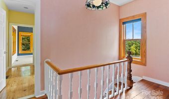 32 Delano Rd, Asheville, NC 28805