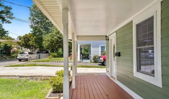 6442 HOLYOKE Dr, Annandale, VA 22003