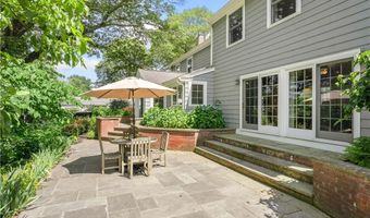 237 Highland Ave, Warwick, RI 02886